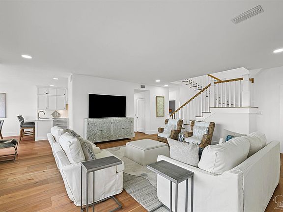 4th image of 48 Baybridge Dr