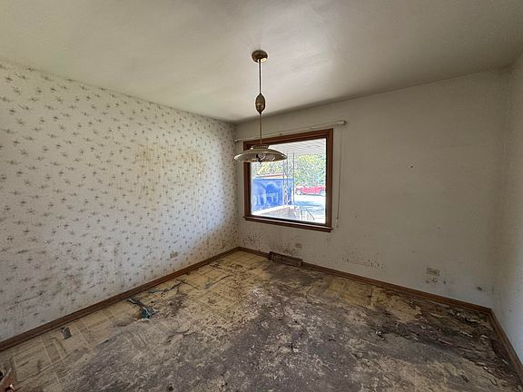 4th image of 1947 Schrage Ave