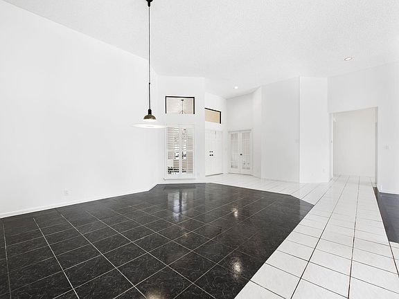 3rd image of 8270 NW 49th Manor