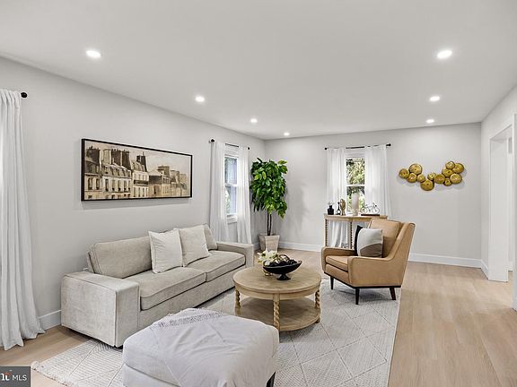 4th image of 6 Hasting Ln