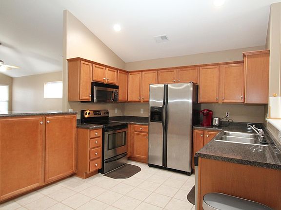 4th image of 2716 Golden Rod Ln