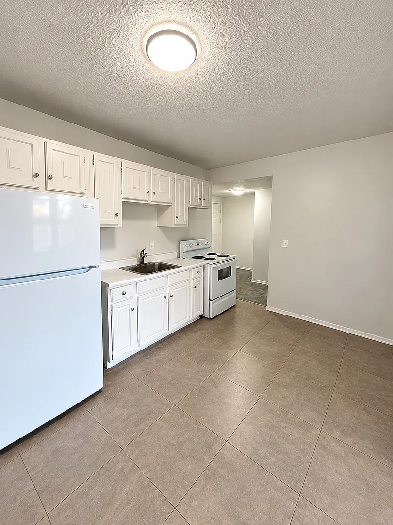2 Bedroom Apartment in Bristol, CT | Heat & Hot Water Included — Photo 3