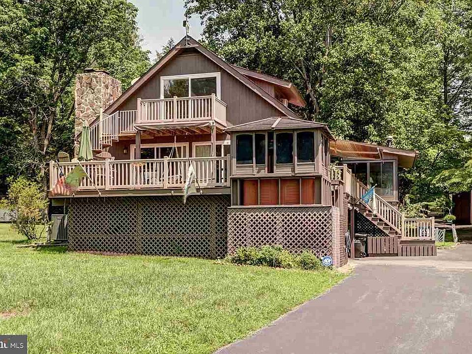 1st image of 948 N Lakeshore Dr