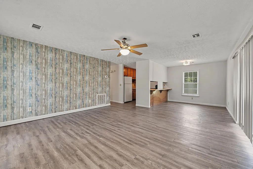 2 bed, 1201 sqft, $1,200 — Photo 3
