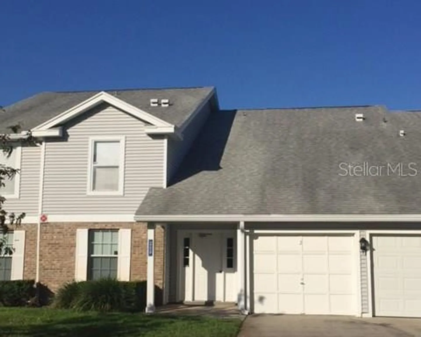 Clean 2 bedroom, 2 bath Condo with Pond View! — Photo 1