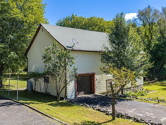 3rd image of 208 White Bridge Rd