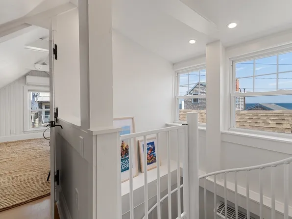 4 Middle Rd, Rockport, MA 01966