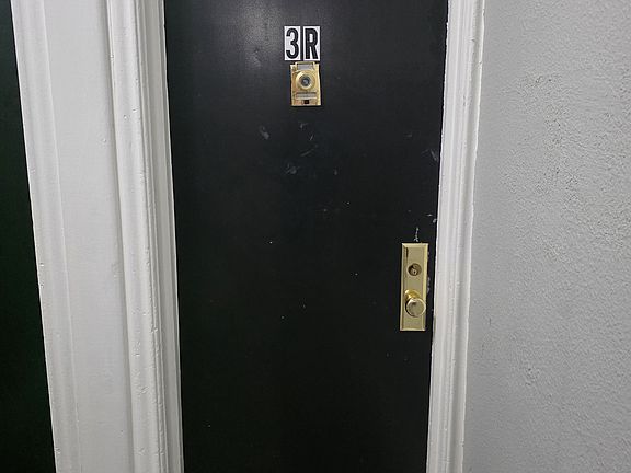 2nd image of 188 Ashburton Ave #3RS