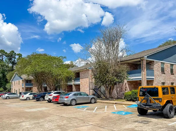 Brookhollow Apartments
