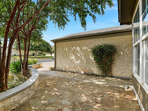 3rd image of 516 Independence Creek Ln