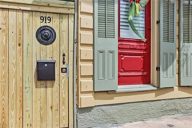 919 Dauphine St #919 — Photo 2