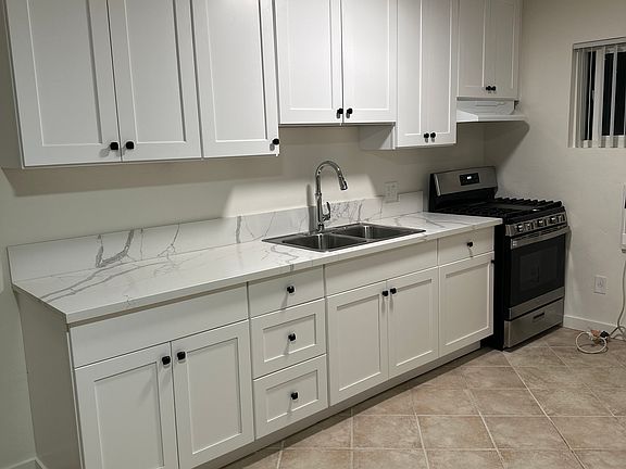 4th image of 970 W 13th Ave #7