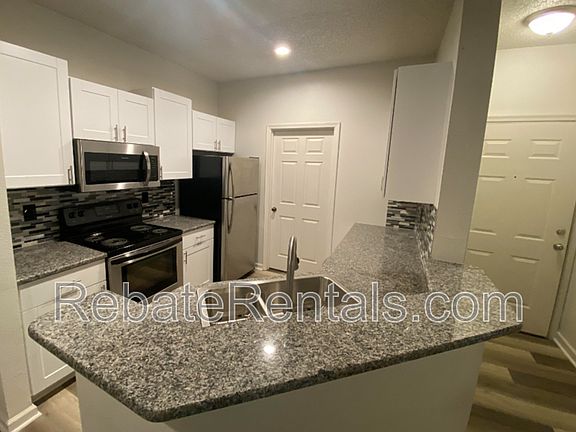 4th image of 10000 Gate Pkwy #316