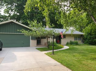790 Cardinal Dr, Cedarburg, WI 53012