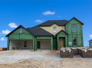 633 Primitivo Ave, Tontitown, AR 72762