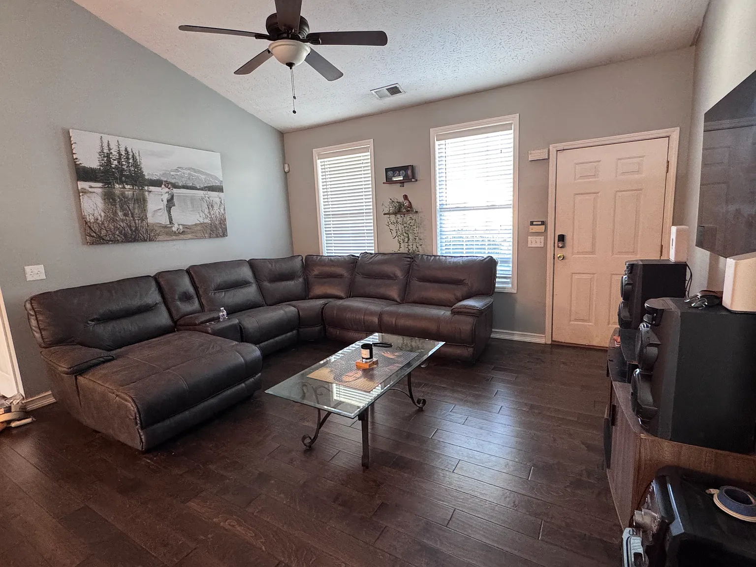 3 bed, 1260 sqft, $2,550 — Photo 2