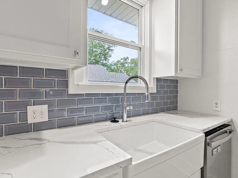 4905 Lee Ave — Photo 17