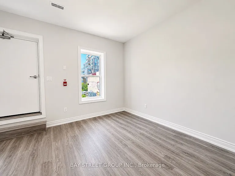 442 Spadina Ave #D — Photo 7