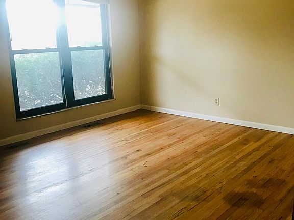 5th image of 3022 Wismer Ave