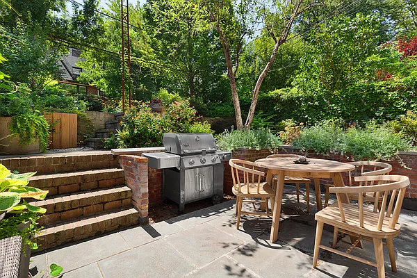 Sold by Compass | media 6