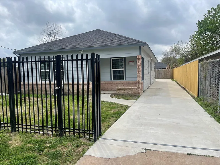 3234 Berry St — Photo 2