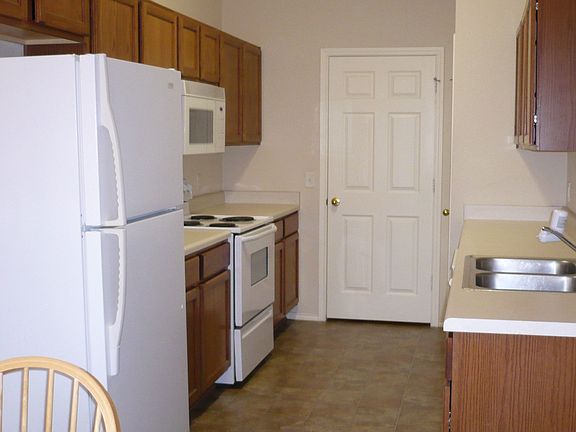 Kitchen: Maytag Appl