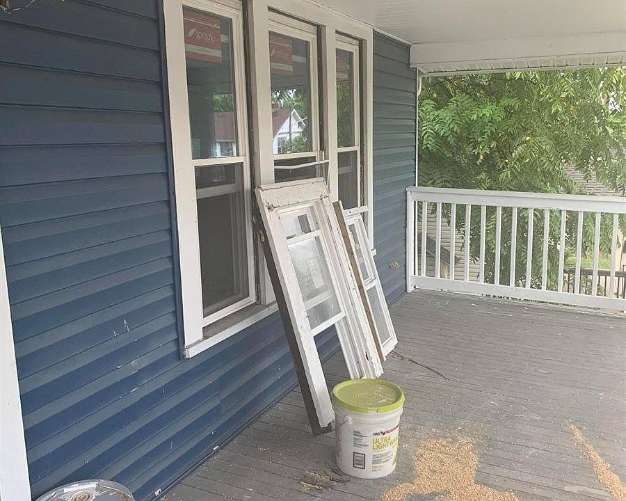2nd image of 823-825 Lilley Ave
