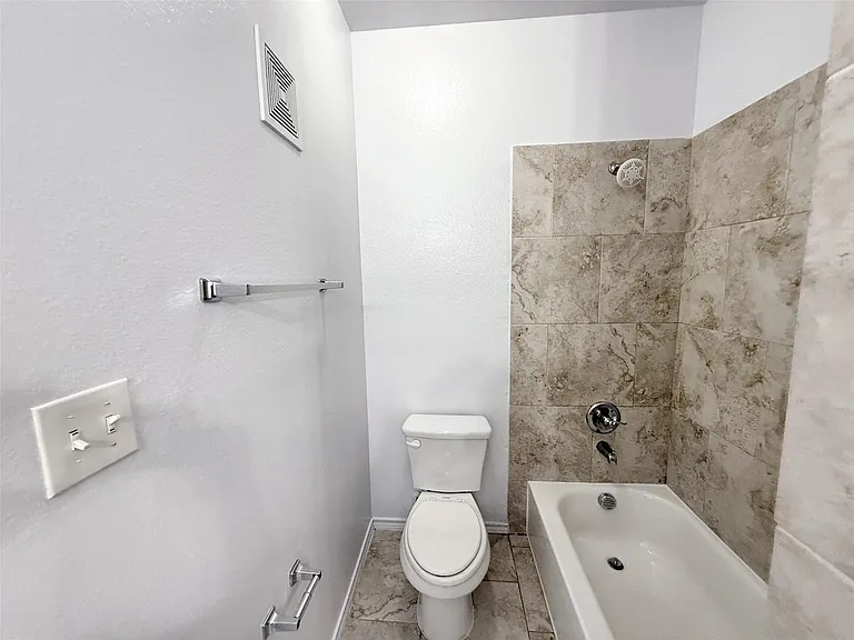 512 Hazelwood St #A — Photo 10
