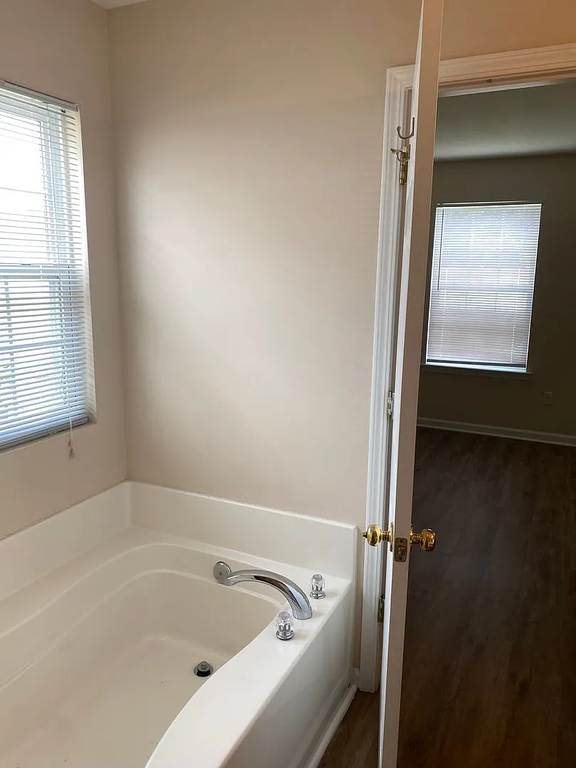 Single Family Home for Rent in Avalon — Photo 4