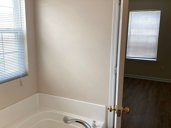 4th image of 2525 Whetstone Ln