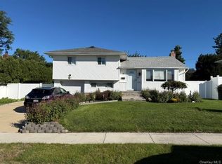 8 Debora Drive, Plainview, NY 11803