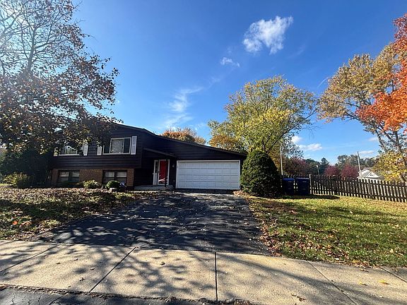 2nd image of 216 Tanglewood Dr