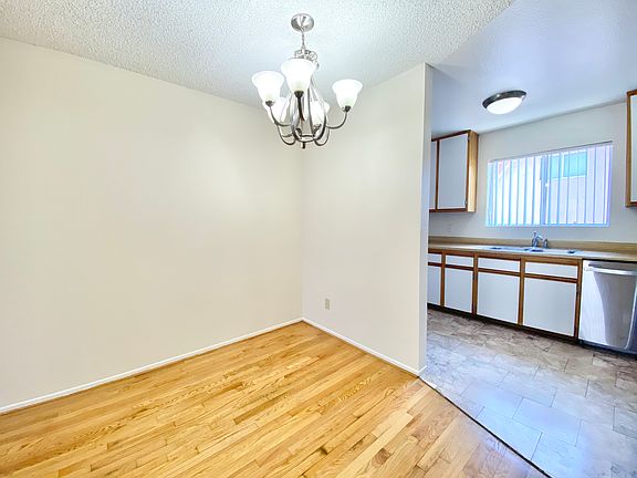 5th image of 4852 Rosewood Ave APT 5