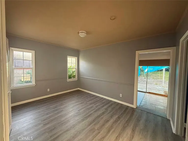 1045 Locust St — Photo 16