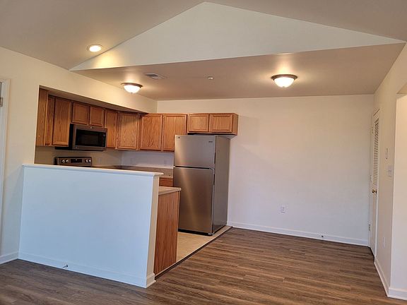 3rd image of 670 Bassett Dr #3D