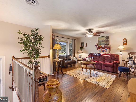 5th image of 1077 Pine Grove Rd