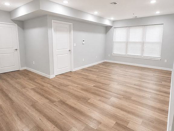 3rd image of 100 Carroll St APT 404