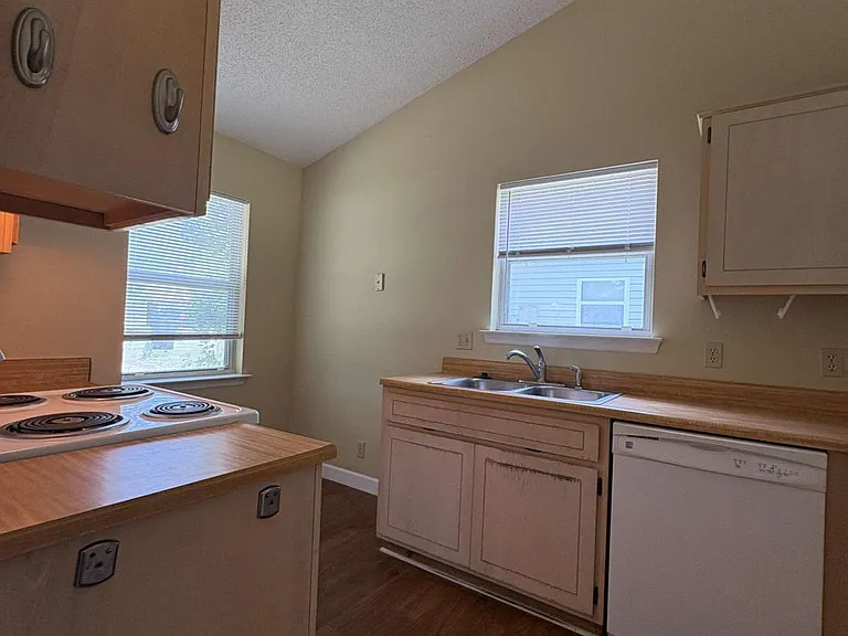 233 W Lakemont Dr #B — Photo 6