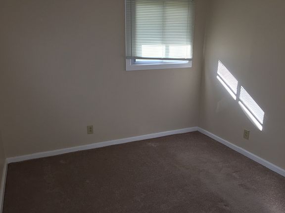 2nd image of 571 Daventry Ln