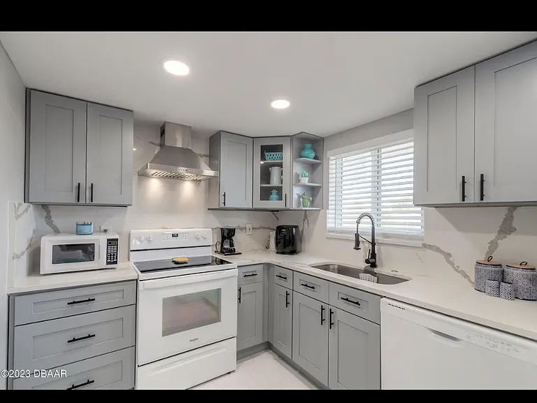100 Silver Beach Ave — Photo 20