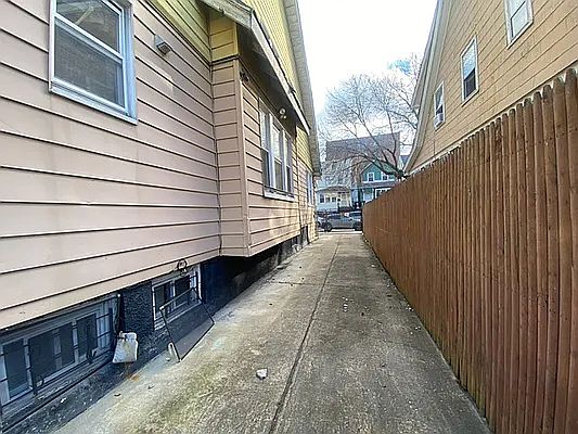 5th image of 8307 Pettit Ave
