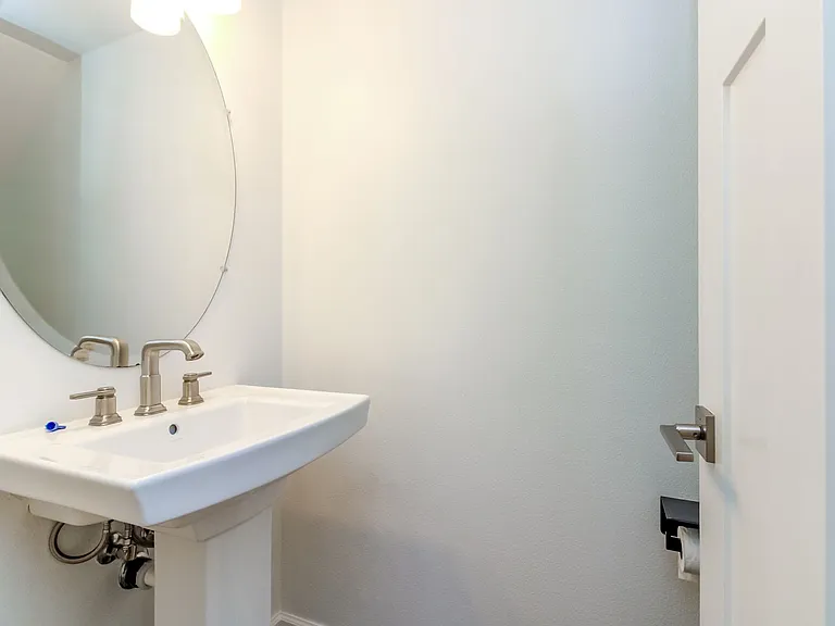 1661 Jensen Ave — Photo 15