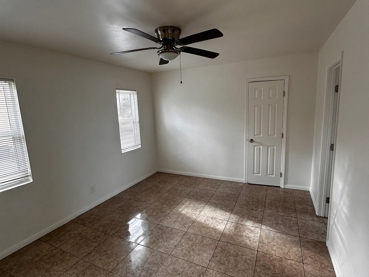 1 bed, 900 sqft, $1,800 — Photo 2