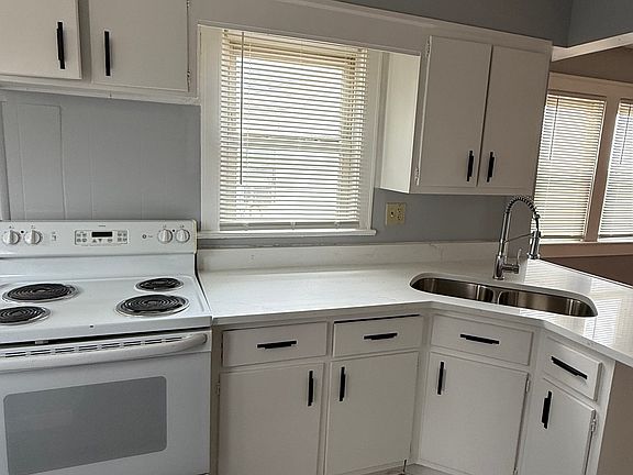 3rd image of 4937 Hillside Ave