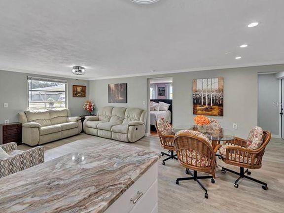 5th image of 370 E Fray St #1
