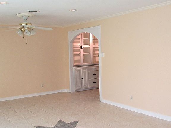 2nd image of 4511 Waikiki Dr