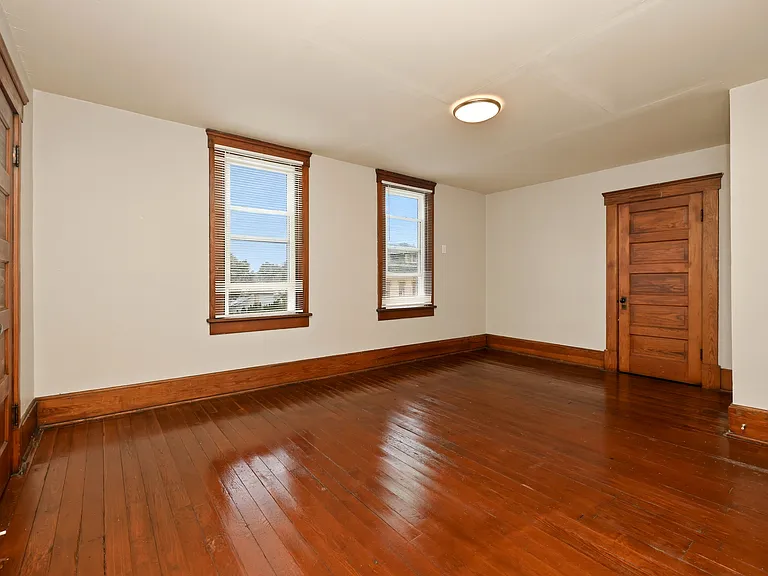 30-32 Lagonda Ave #30 — Photo 8