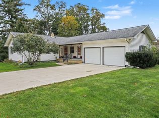111 Lakeview Ter, Paw Paw, MI 49079