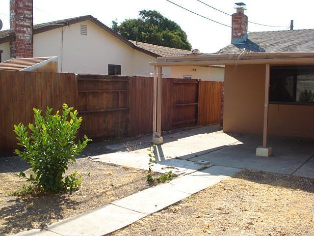 2nd image of 3597 Dinny St