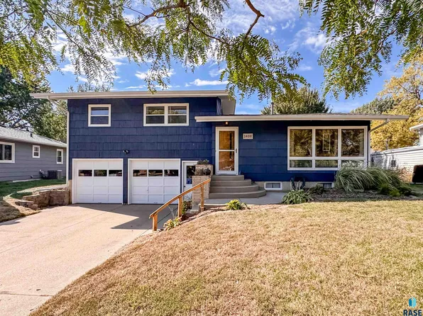 1409 S Riverdale Rd, Sioux Falls, SD 57105